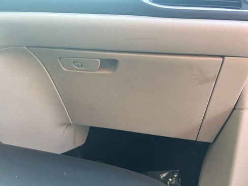 Used 2024 Chrysler Pacifica Touring-L image 25