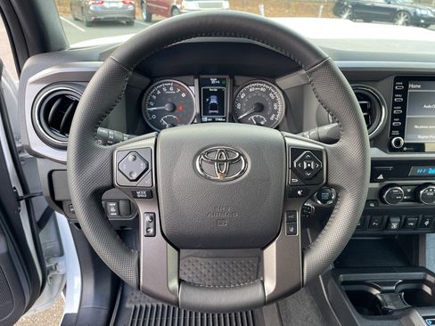 Used 2023 Toyota Tacoma TRD Sport w/ Technology Package image 19