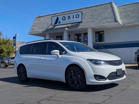 Used 2018 Chrysler Pacifica Limited w/ Advanced Safetytec Group image 1