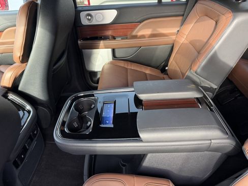Used 2023 Lincoln Navigator Reserve AWD/4WD image 16