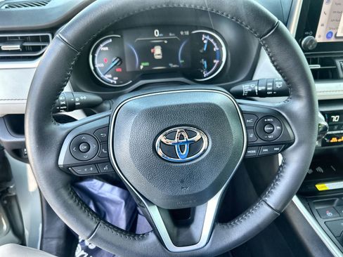Used 2023 Toyota RAV4 XLE Premium image 18