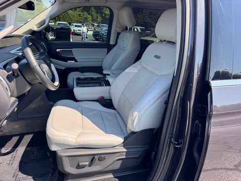 Used 2025 Ford Expedition Max Platinum w/ Driver's Package AWD/4WD image 16