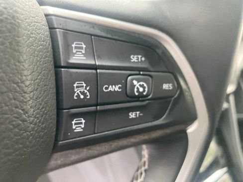 Used 2022 Jeep Grand Cherokee Limited image 37