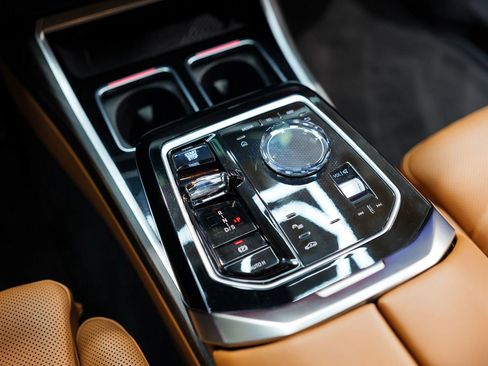 Used 2023 BMW 740i w/ Parking Assistance Package image 26