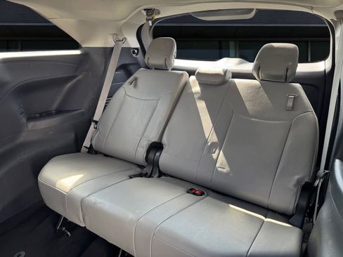 Used 2025 Toyota Sienna XLE image 17