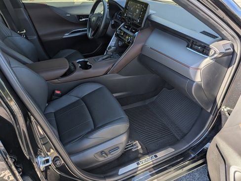 Used 2021 Toyota Venza XLE w/ Softex Package image 12
