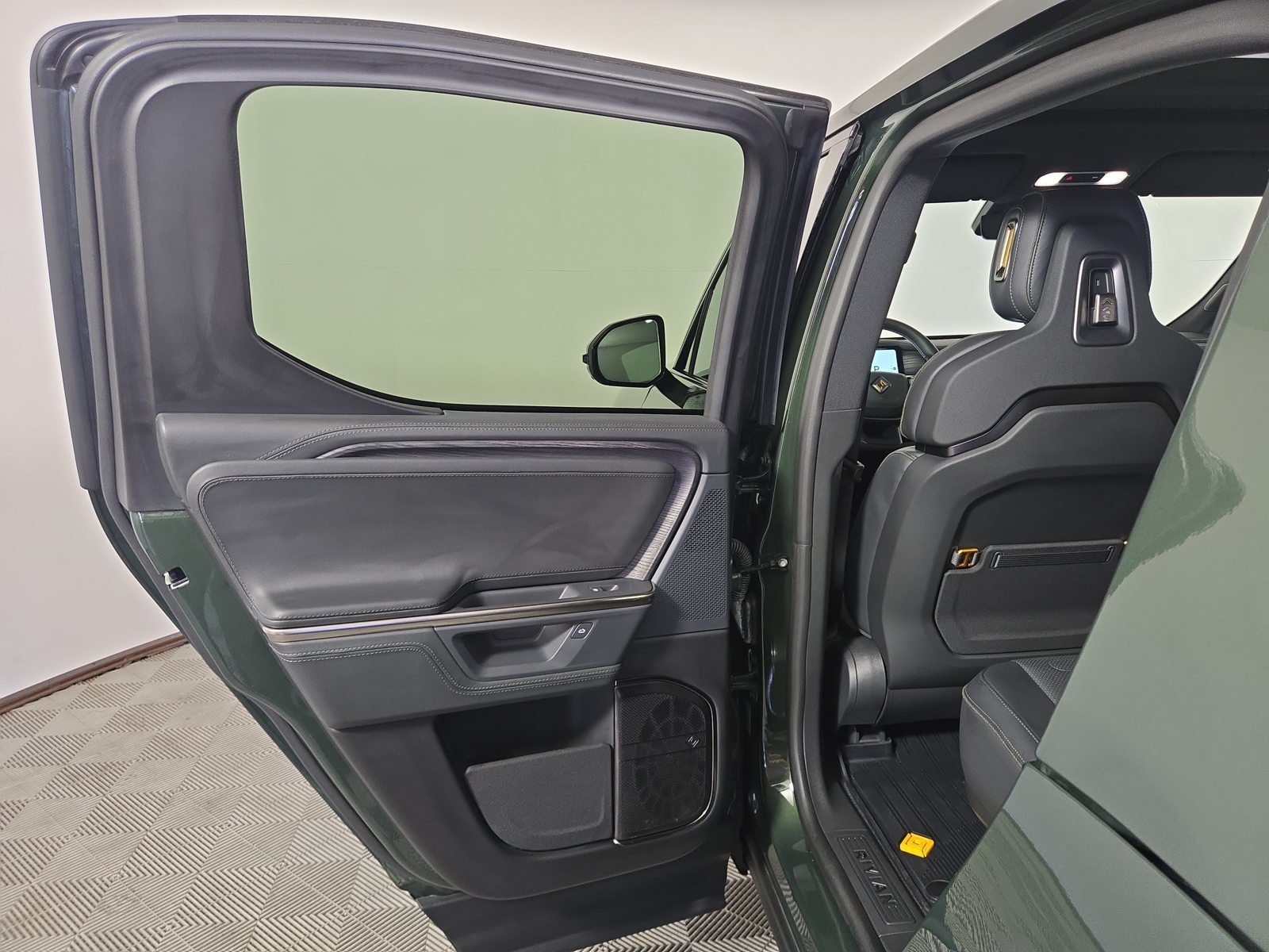 Used 2025 Rivian R1T Adventure Dual AWD/4WD image 17