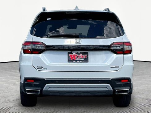 Used 2023 Honda Pilot Touring image 5
