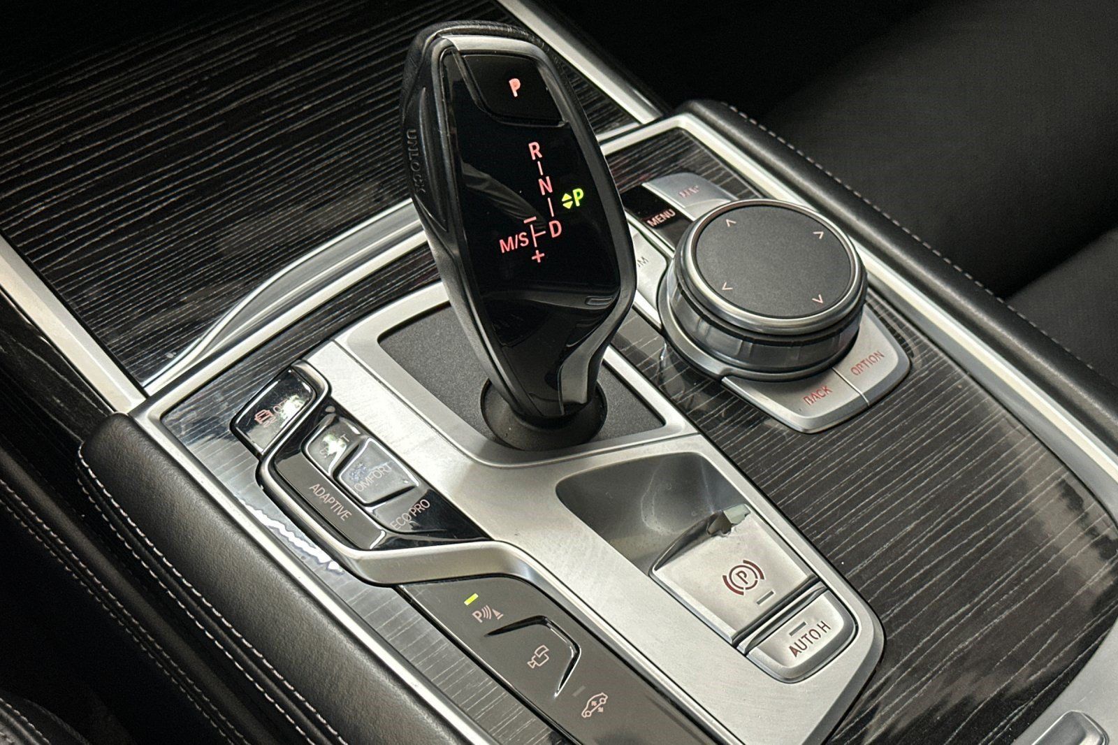 Used 2022 BMW 740i w/ M Sport Package RWD image 17
