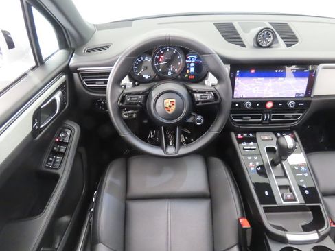 Certified 2026 Porsche Macan AWD/4WD image 15