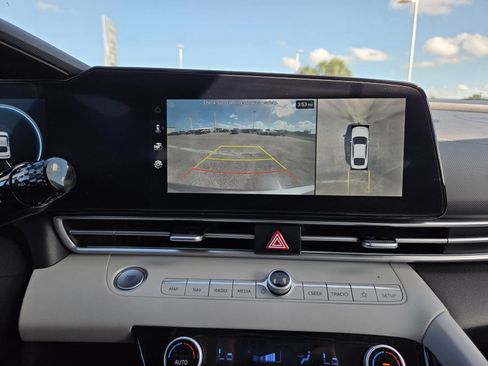 Used 2024 Hyundai Elantra Limited FWD image 9