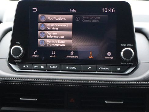 Used 2025 Nissan Rogue SV AWD/4WD image 19