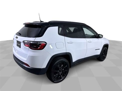 Used 2024 Jeep Compass Latitude w/ Convenience Group image 8