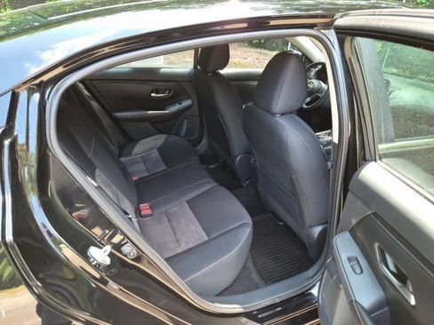 Used 2023 Nissan Sentra SR w/ Electronics Package FWD image 11