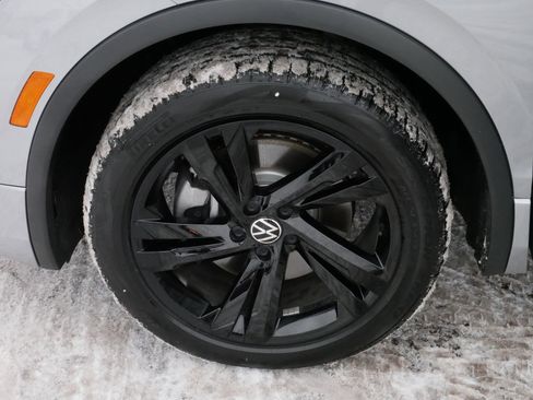Certified 2024 Volkswagen Tiguan SE R-Line image 15