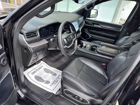 Used 2024 Jeep Wagoneer L Series II w/ Flexible Seating Group image 14