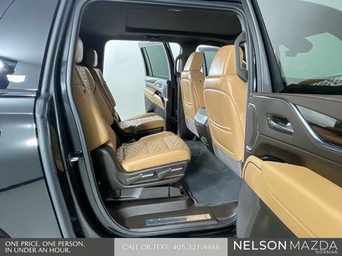 Used 2024 Cadillac Escalade ESV Sport w/ LPO, ONYX Package AWD/4WD image 15