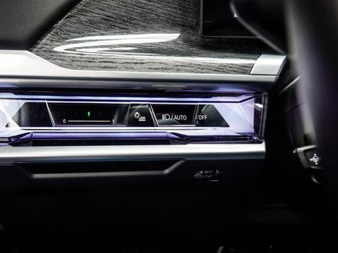 Used 2025 BMW 740i RWD image 29