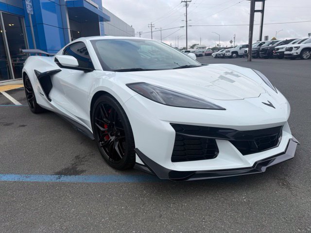 Used 2023 Chevrolet Corvette Z06 w/ Z07 Performance Package RWD image 3