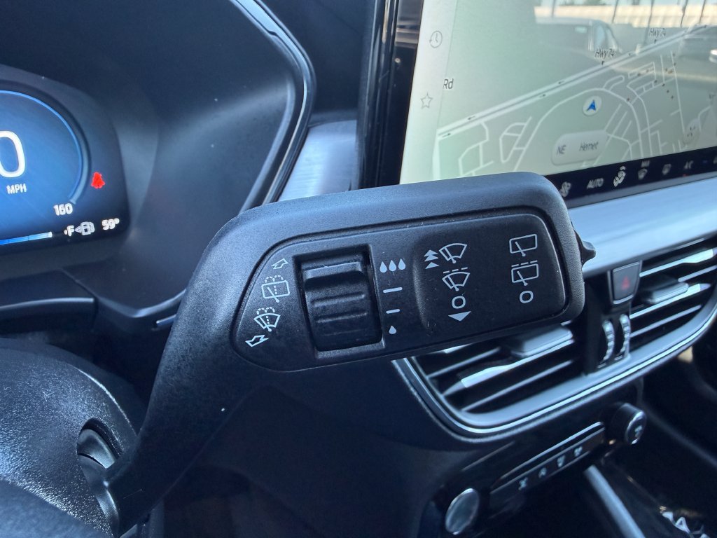 Used 2025 Ford Escape Platinum AWD/4WD image 26
