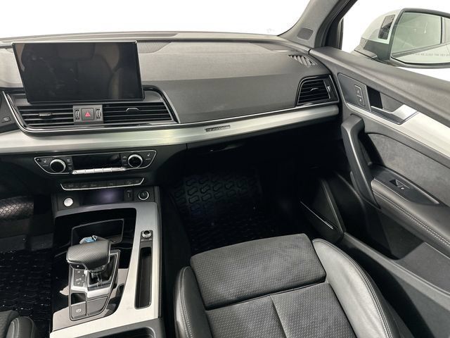 Used 2024 Audi Q5 e Premium Plus w/ Premium Plus Package AWD/4WD image 26