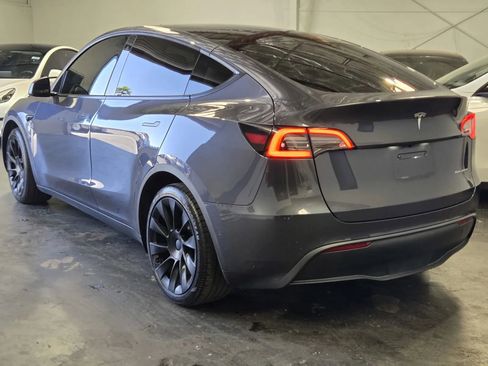 Used 2021 Tesla Model Y Long Range image 2