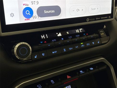 Used 2023 Toyota Tundra Platinum w/ Advanced Package image 27