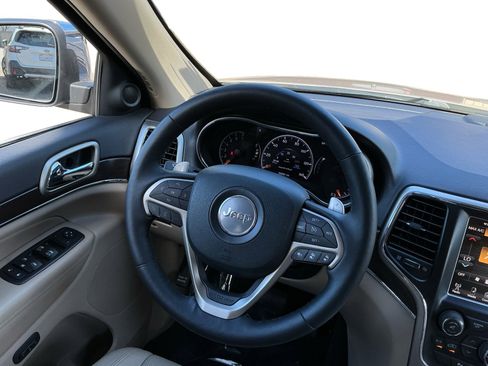 Used 2015 Jeep Grand Cherokee Limited w/ Luxury Group II image 11