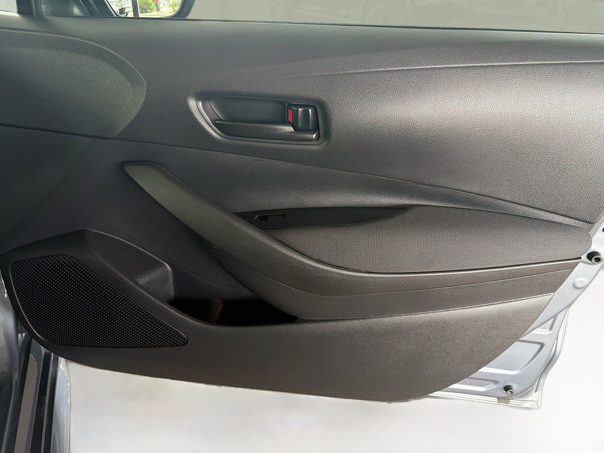 Used 2025 Toyota Corolla LE FWD image 31
