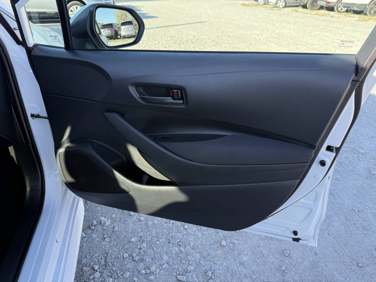 Used 2025 Toyota Corolla LE FWD image 10
