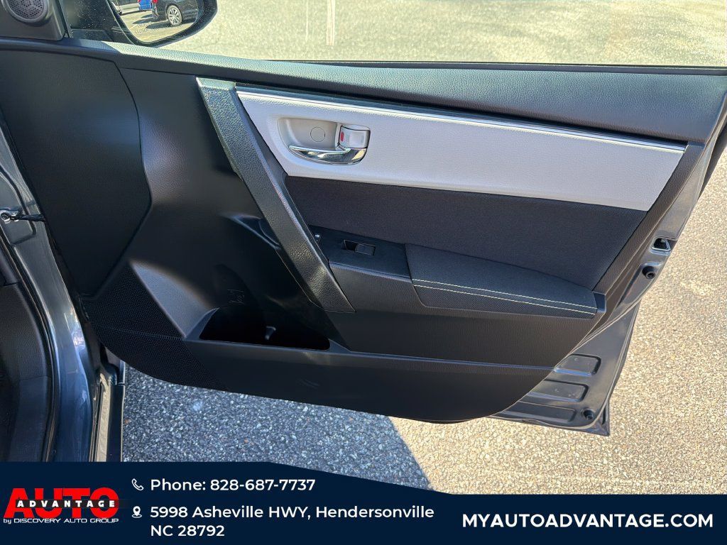 Used 2018 Toyota Corolla LE FWD image 32