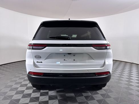 New 2025 Jeep Grand Cherokee Altitude image 12