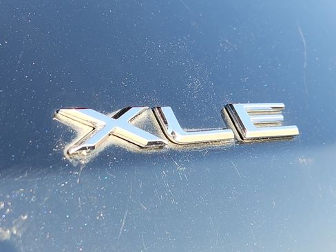 Used 2019 Toyota Avalon XLE image 13