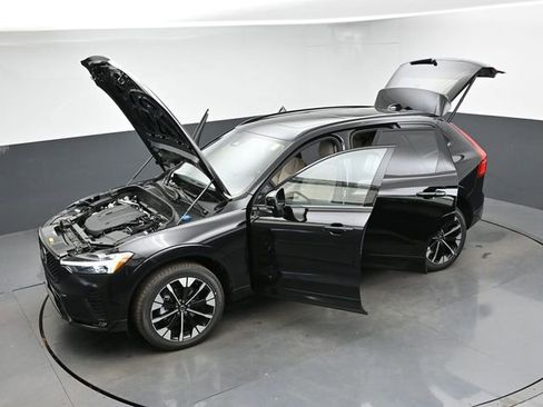 New 2026 Volvo XC60 B5 Plus w/ Protection Package Premier AWD/4WD image 53