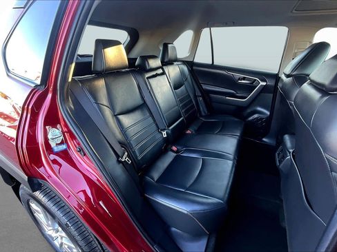 Used 2019 Toyota RAV4 XLE Premium image 27