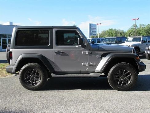 Used 2020 Jeep Wrangler Sport AWD/4WD image 2