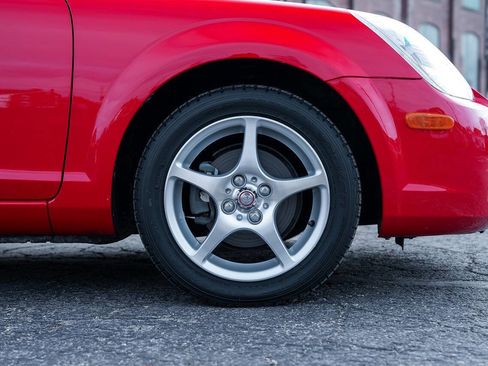 Used 2003 Toyota MR2 image 39