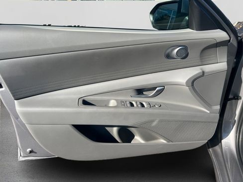 Certified 2025 Hyundai Elantra SE image 16