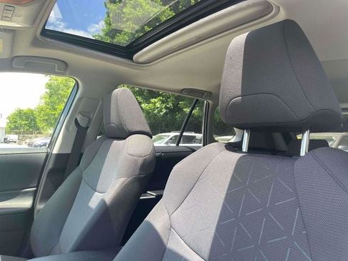 Certified 2021 Toyota RAV4 XLE w/ Convenience Package AWD/4WD image 22