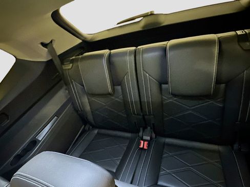 Used 2025 Volkswagen Atlas SE image 30