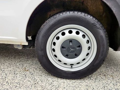 Used 2023 Mercedes-Benz Metris image 9