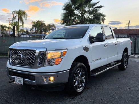 Used 2017 Nissan Titan SV image 1