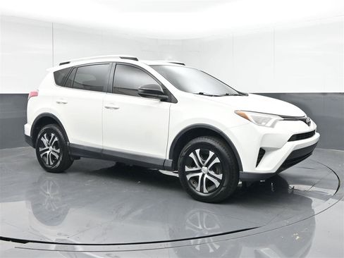 Used 2016 Toyota RAV4 LE image 3