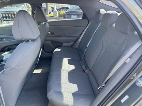Used 2024 Hyundai Elantra SE FWD image 31