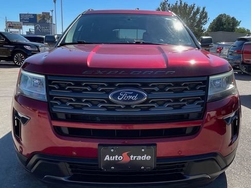 Used 2018 Ford Explorer XLT w/ Equipment Group 202A image 9