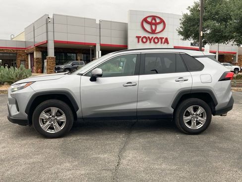 Used 2025 Toyota RAV4 XLE FWD image 9