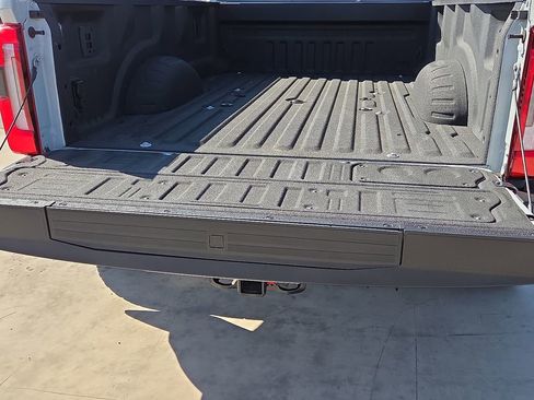 Used 2025 Ford F450 Platinum w/ FX4 Off-Road Package AWD/4WD image 18