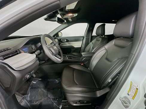 Certified 2025 Jeep Compass Limited AWD/4WD image 30