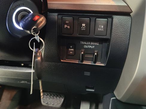 Used 2019 Toyota Tundra Limited image 28