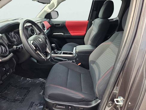 Used 2022 Toyota Tacoma SR5 AWD/4WD image 28